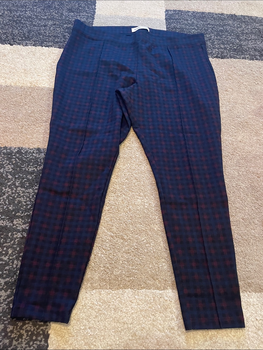 Old Navy Women's Navy and Burgundy Plaid Cropped Pants